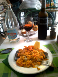 Paella with red wine